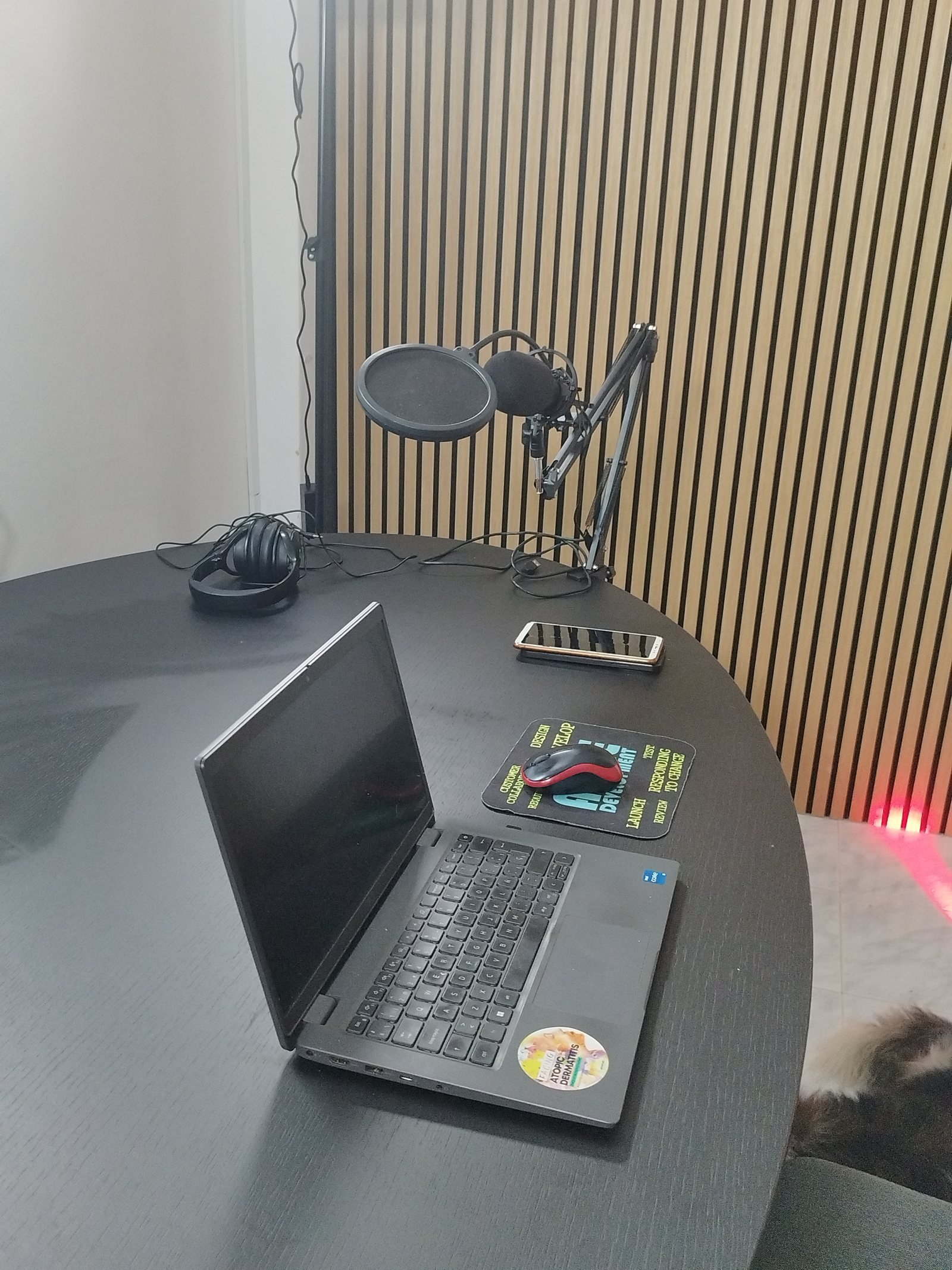 Mesa y equipo de producción