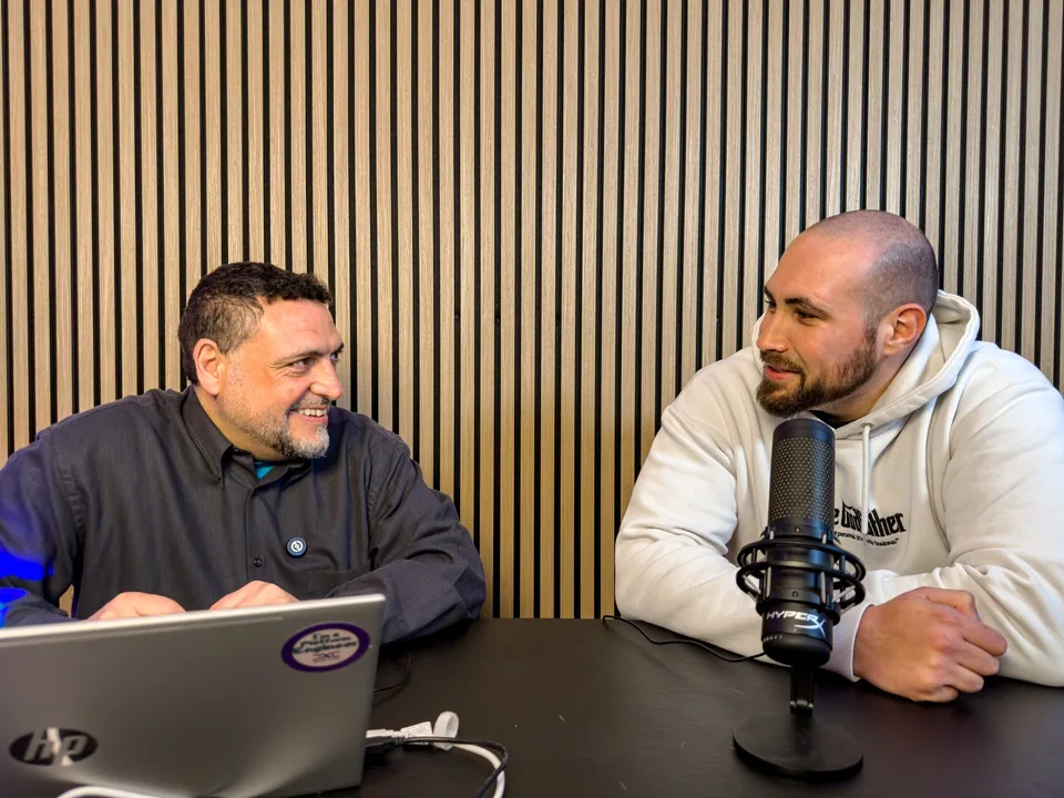 Sesión de contenido y podcast en nuestro estudio de Candás